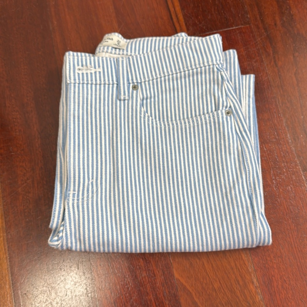 Abercrombie & Fitch Relaxed High Rise Jean